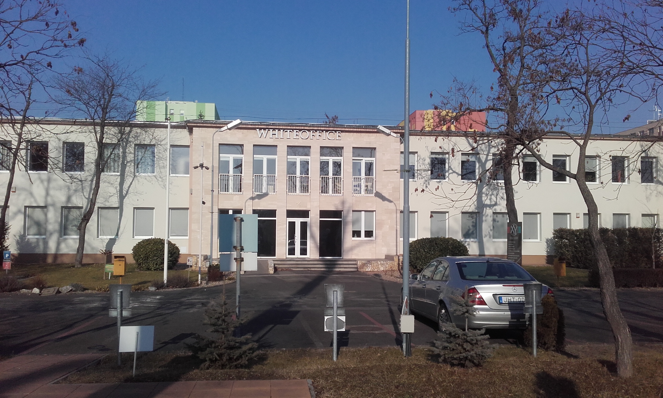 White Office Irodaház homlokzat