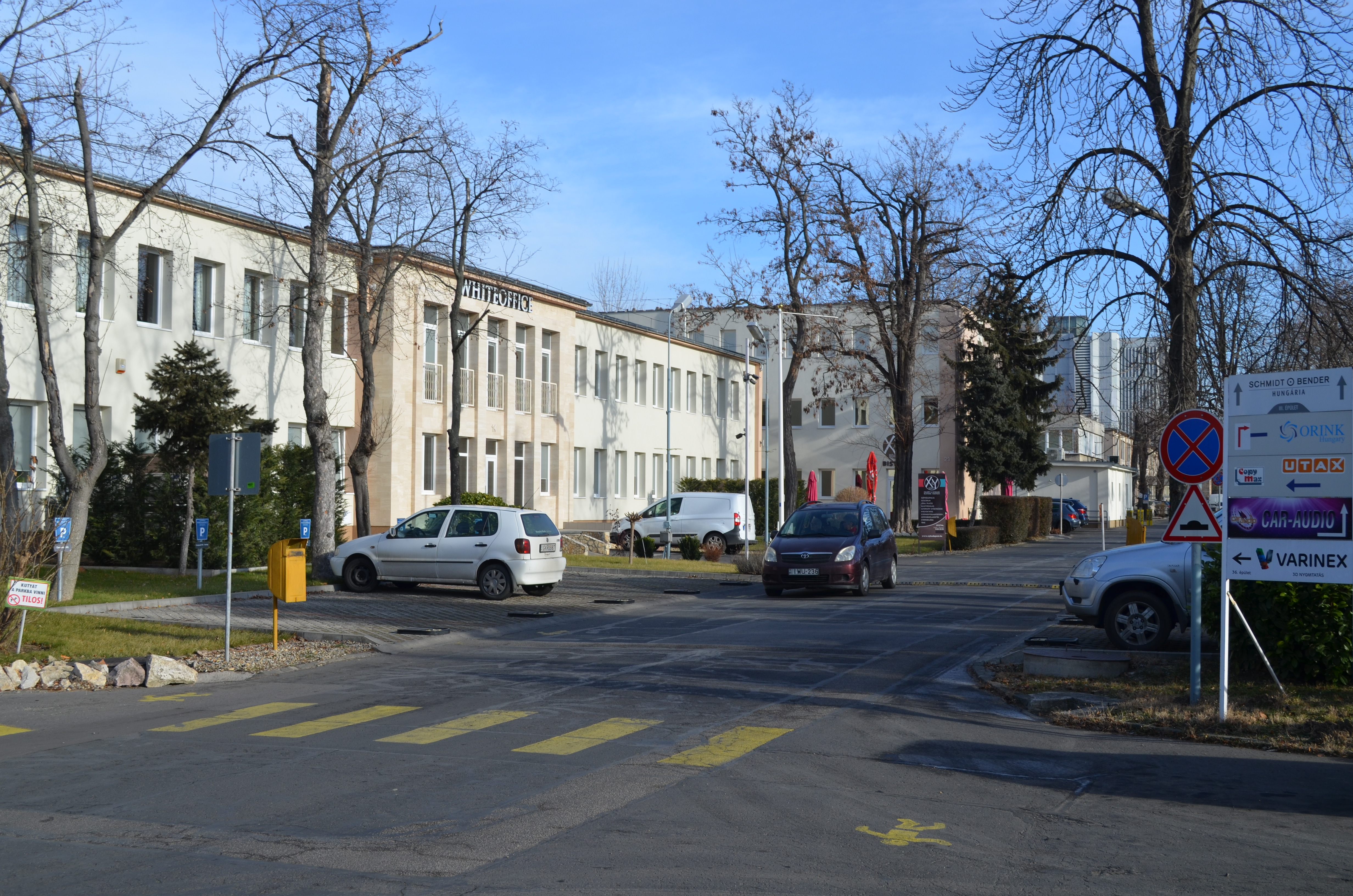 White Office Irodaház utcakép