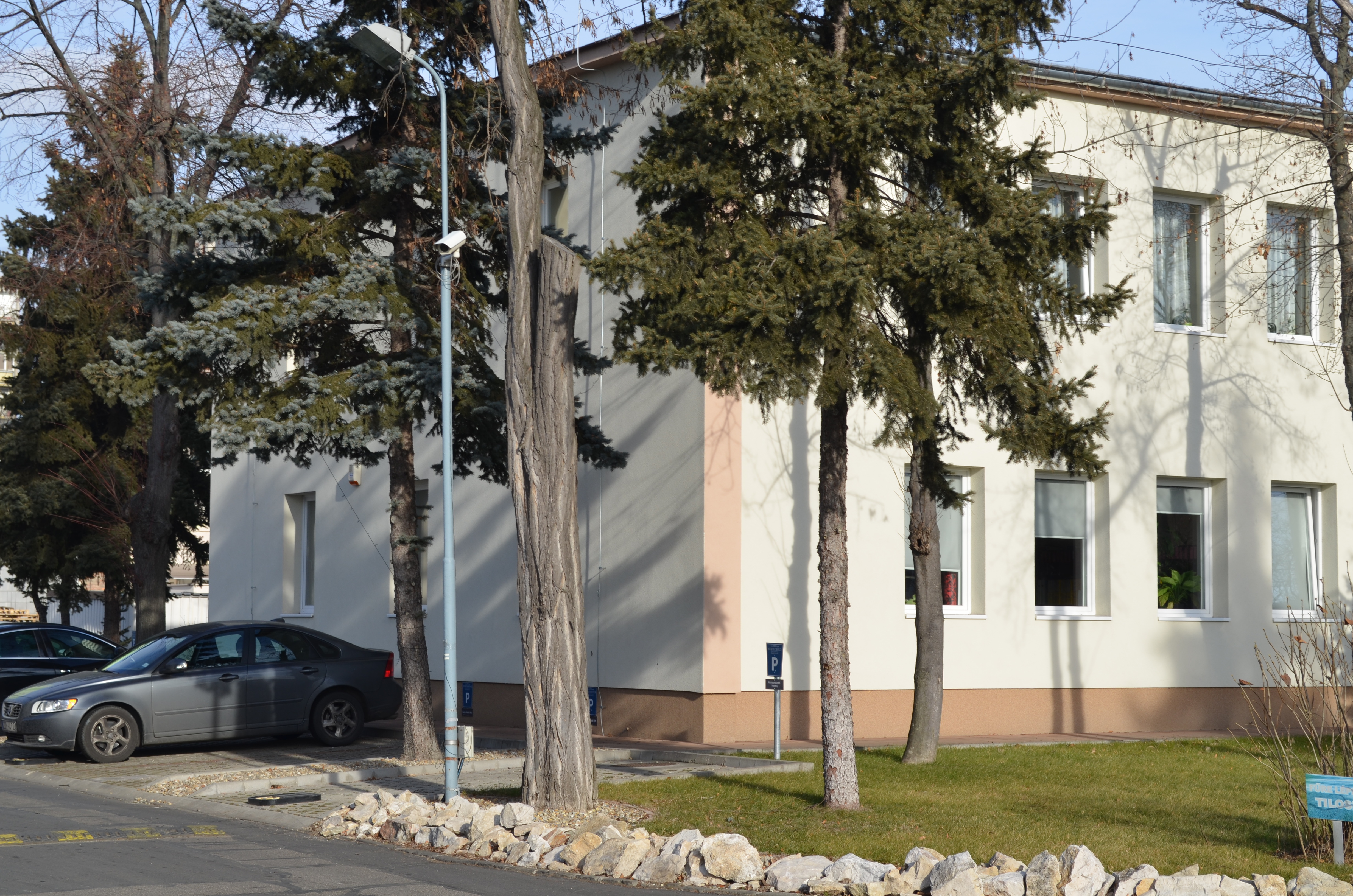 White Office zöld környezet és oldalsó homlokzat